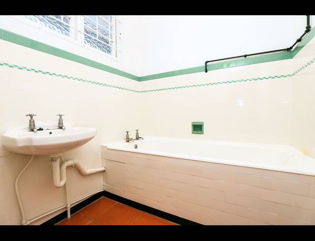 1.5 BEDROOM APARTMENT FOR SALE IN ESSENWOOD